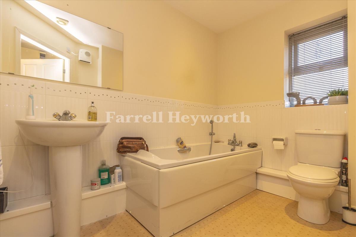 Bathroom View 2  28 Jersey Fold