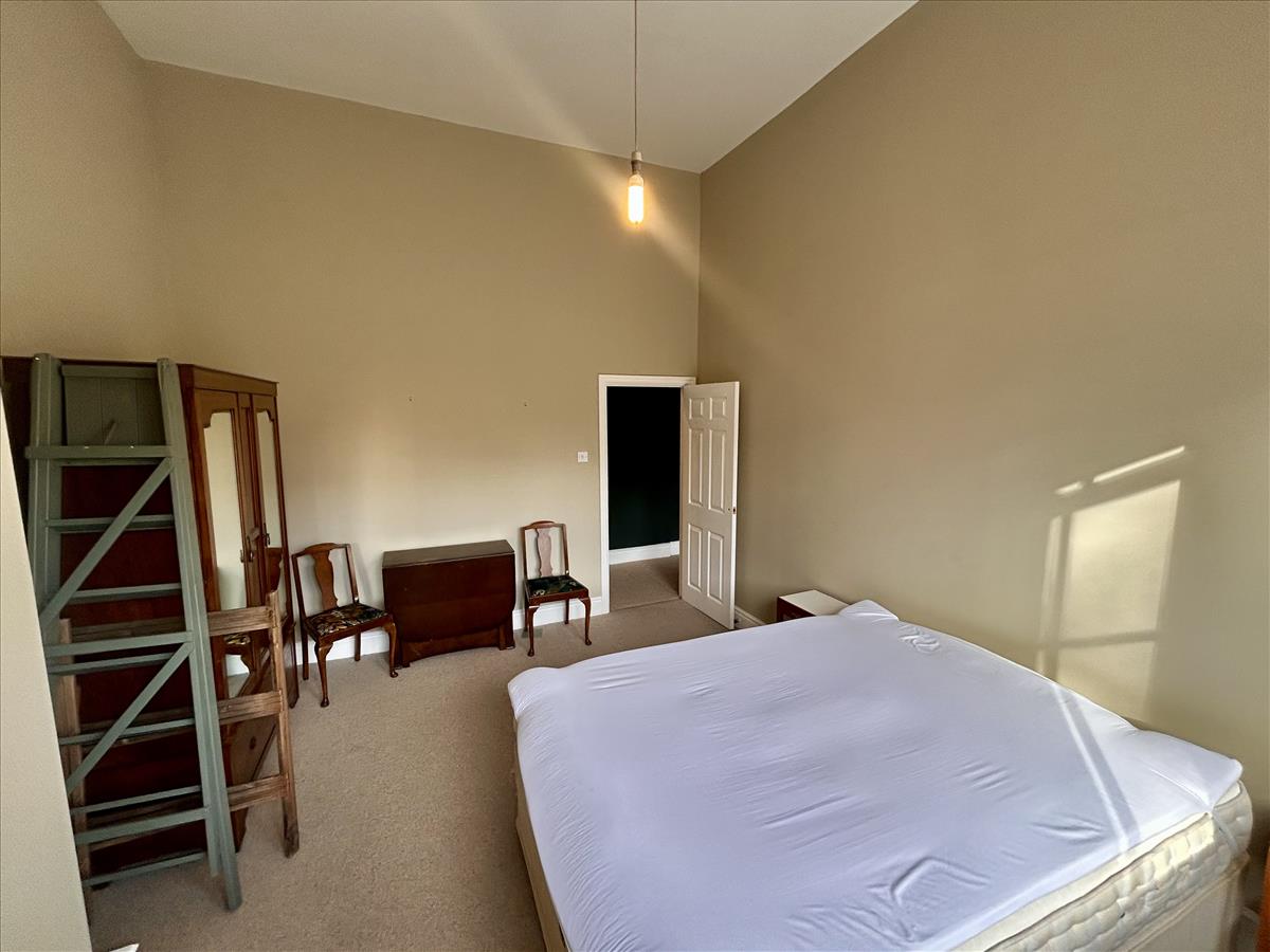 Bedroom i