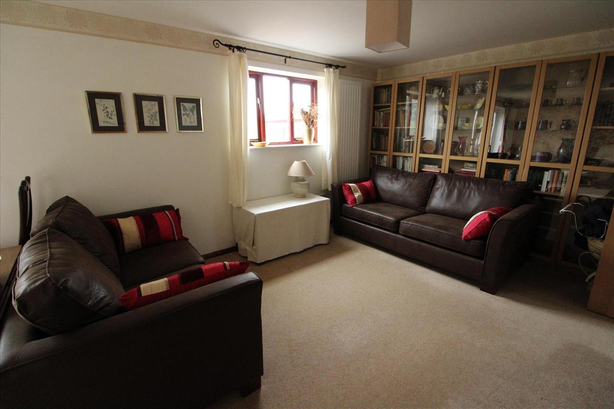 Wartonwood Lounge