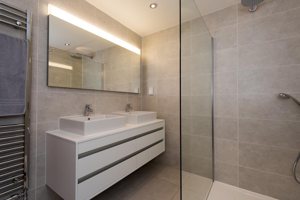 Frobisher bathroom 3