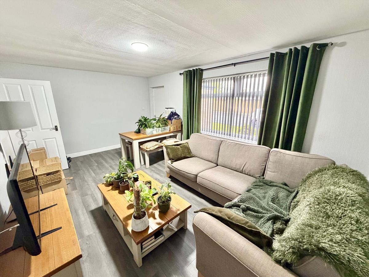 NEW LOUNGE