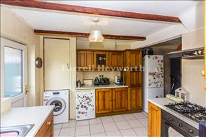 Kitchen image 3