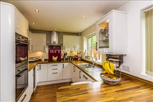 Kitchen image 3