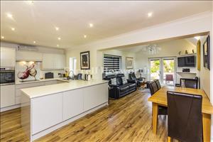 Kitchen Diner imge 2