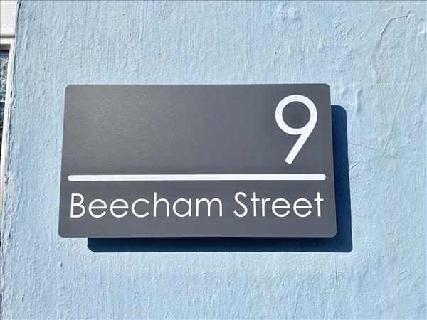 Plaque