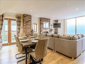 Lounge Dining