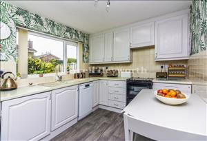 Kitchen image 4