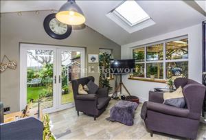 Sitting Room image 3