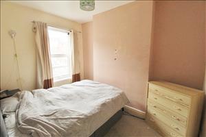 Middle Bedroom