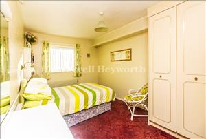 Bedroom 1 image 2