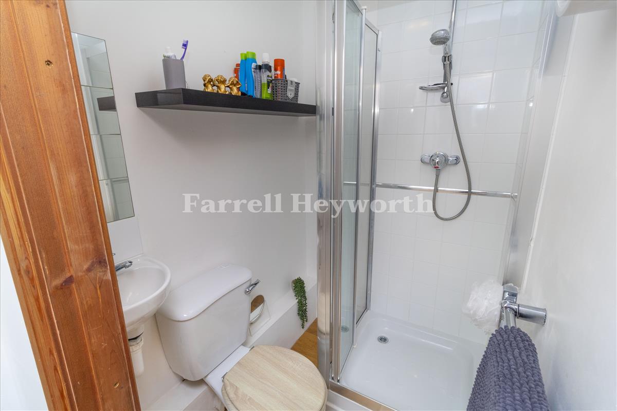 Annexe en suite Shower