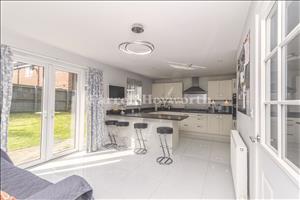 Kitchen Diner 7
