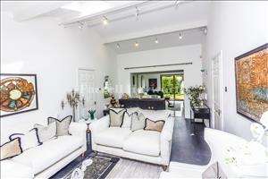Lounge image 2