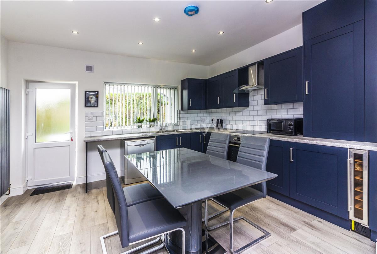 Kitchen Diner image 2