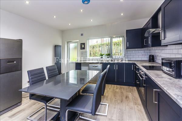 Kitchen Diner image 4