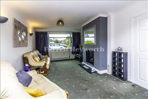 Lounge image 2