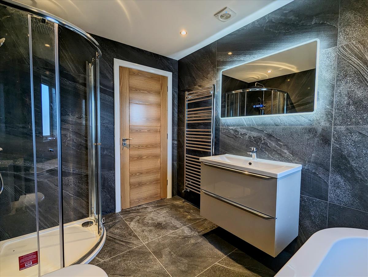 Family Bathroom New 2