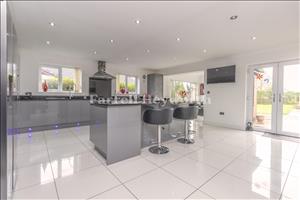 Kitchen 8