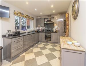 Kitchen Diner image 2