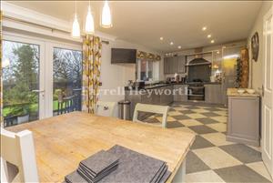 Kitchen Diner image 3