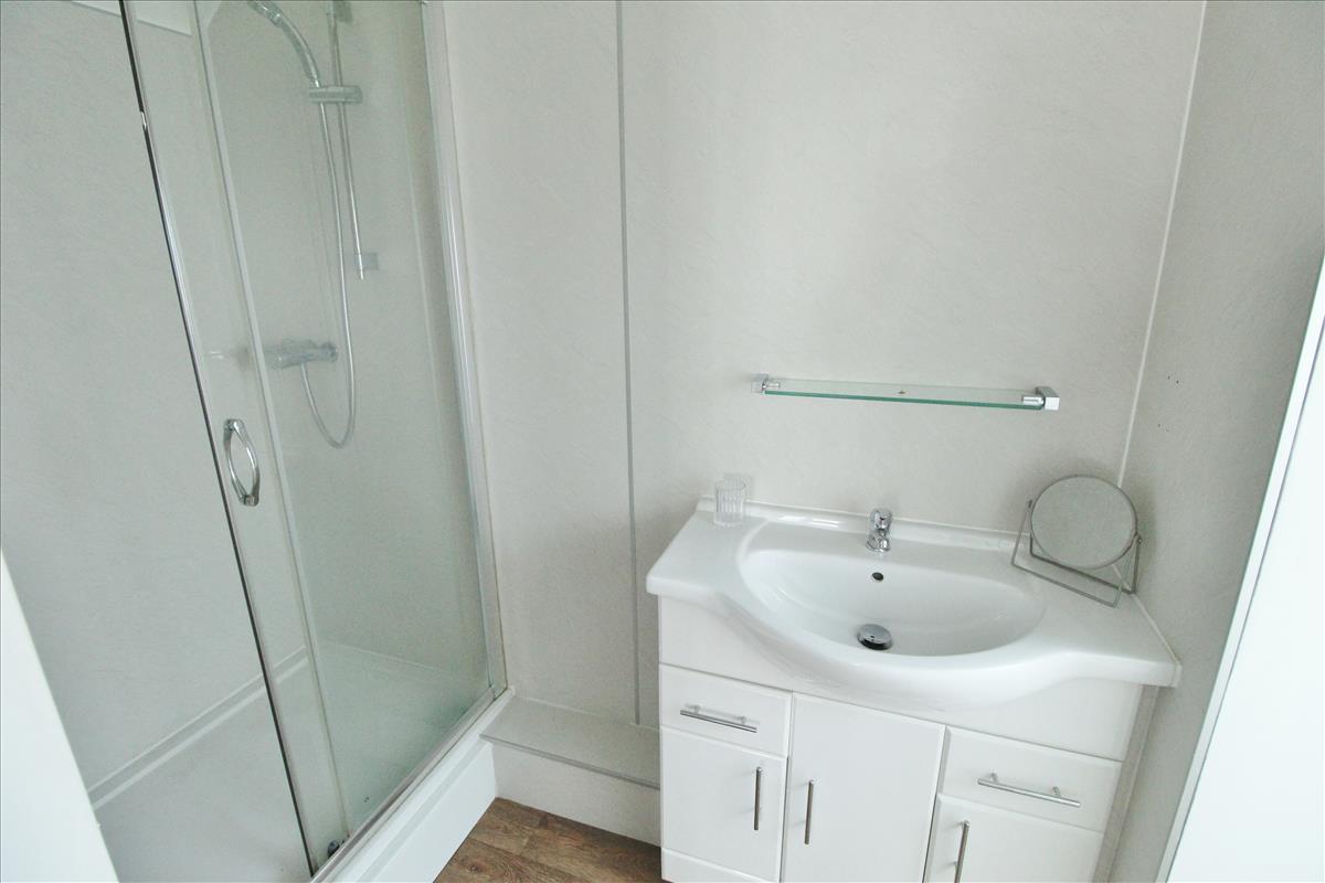 Shower Suite Upstairs