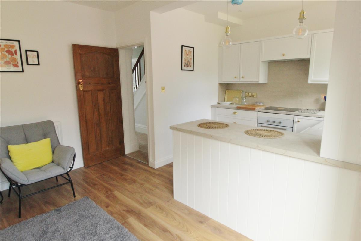 12 hillmount kitchen 2
