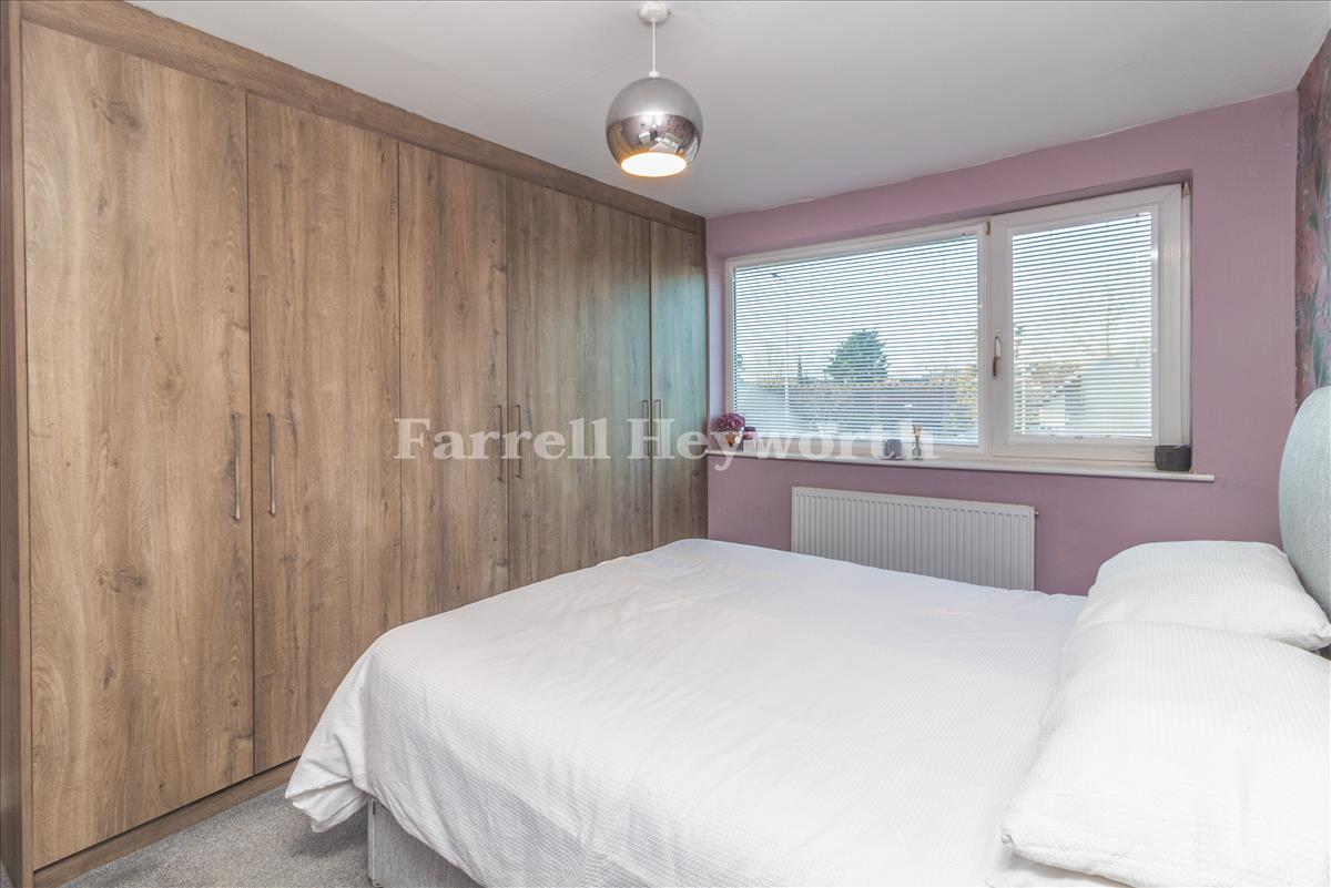 Bedroom 1 image 2