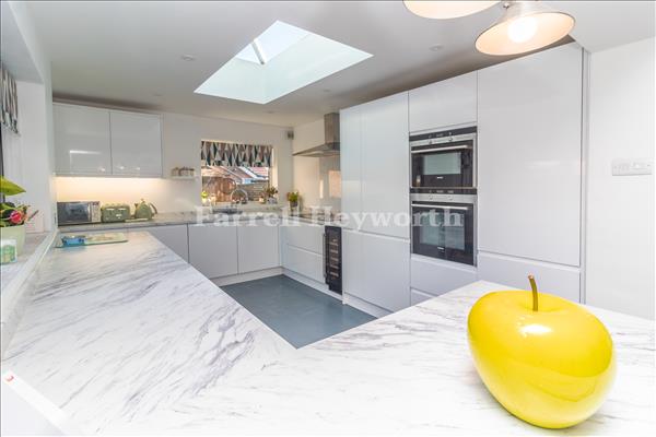 Kitchen image 3