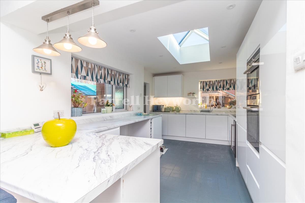 Kitchen image 4