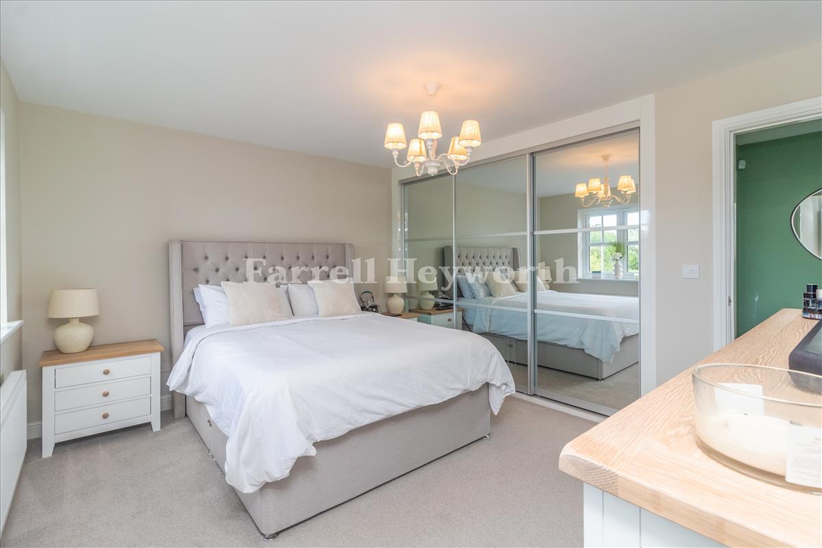 Bedroom 1 image 2