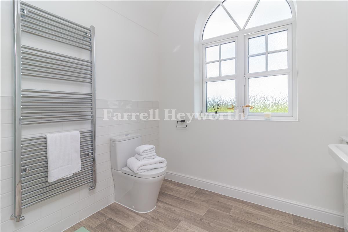 En Suite image 2