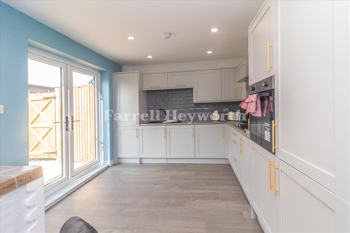 Kitchen Diner image 3