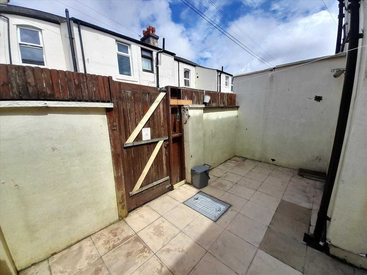 Bristol Street Rear Yard