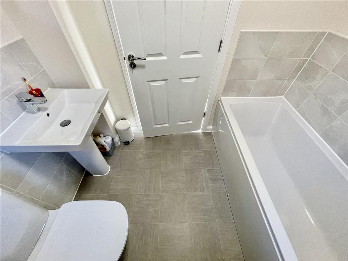 Main bathroom view 2