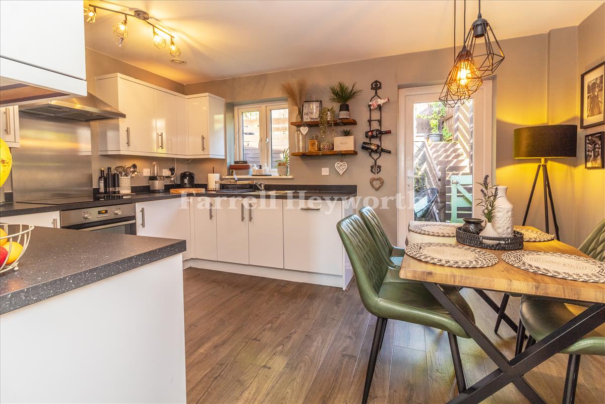 Kitchen Diner image 3