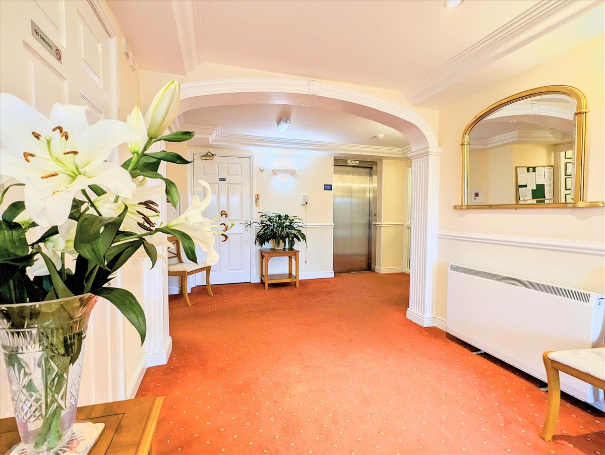 Sandbriggs Entrance Hall