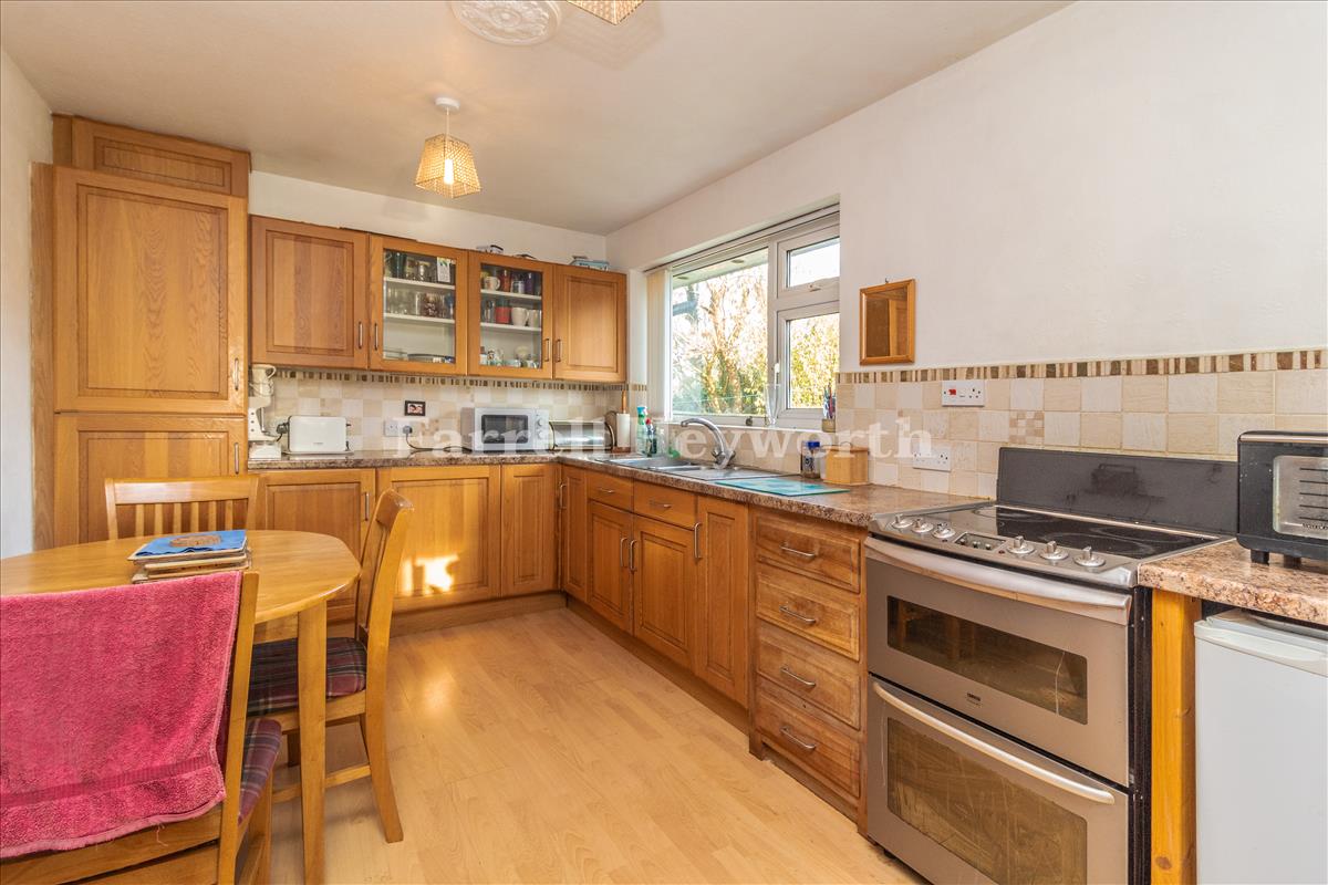 Kitchen Diner image 2