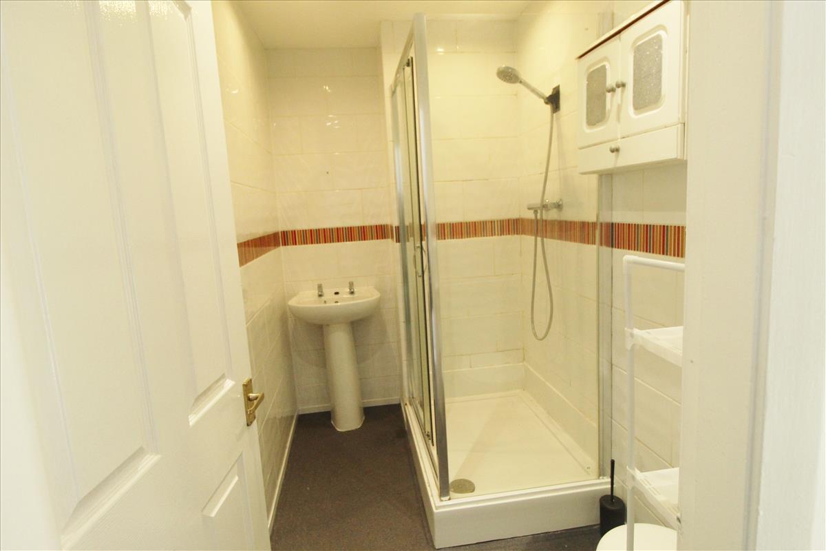 Harrington Rd shower room