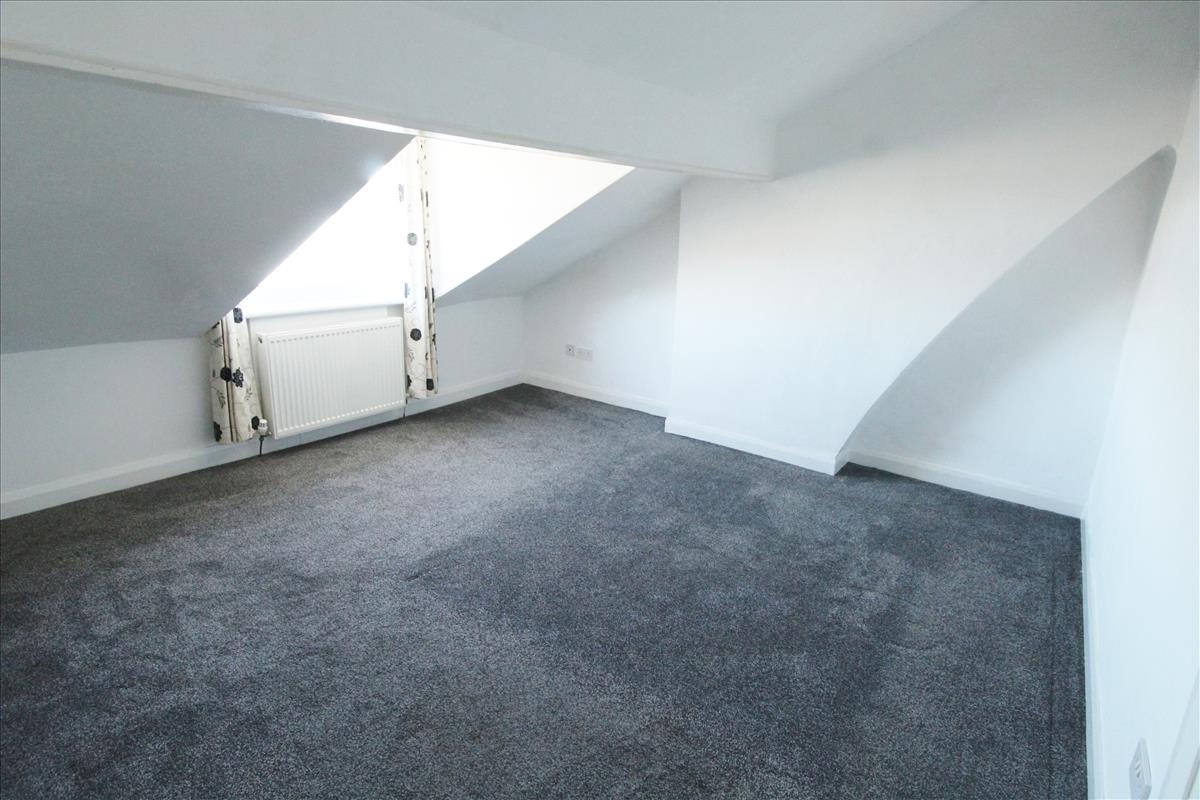 Harrington Rd topm bedroom