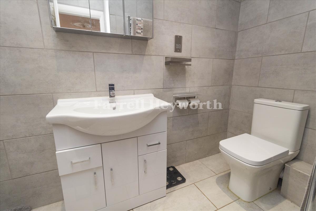 Bedroom 1 en suite