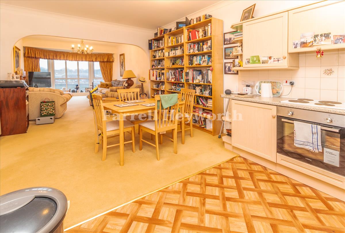 Kitchen Diner image 3