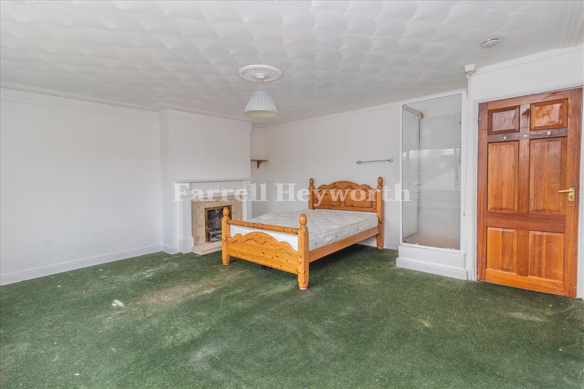 First Floor Rear Bedroom image 2