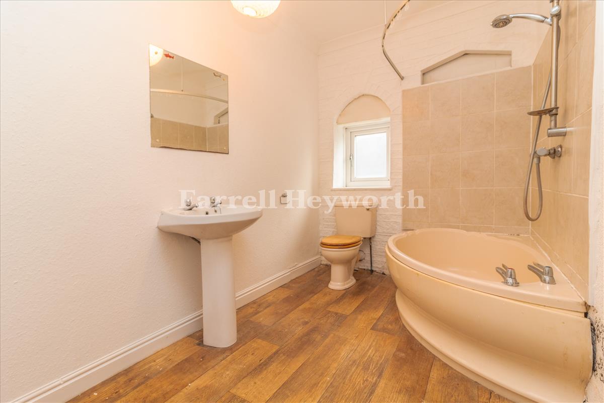 Ground Floor En Suite