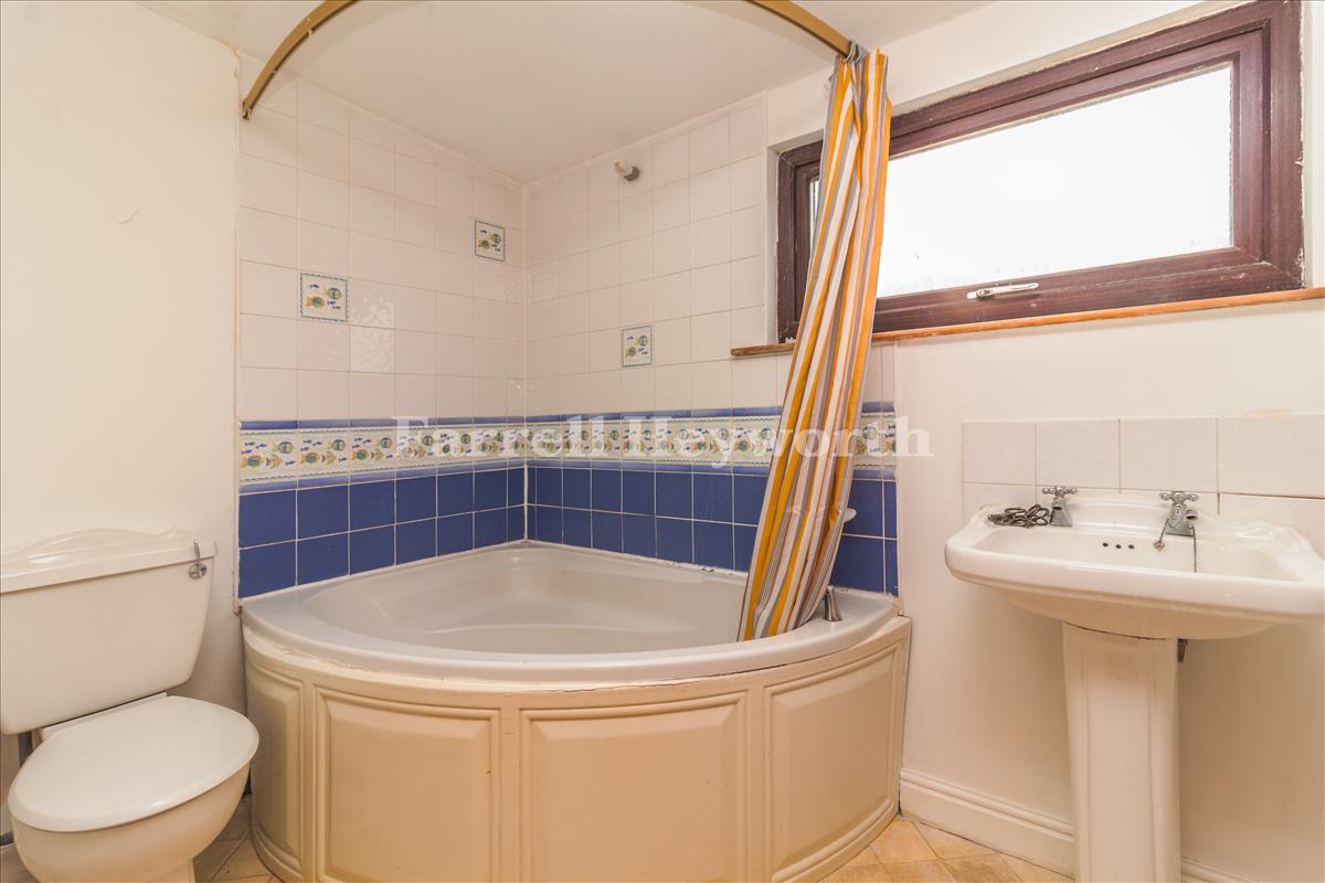 En Suite Bedroom 5