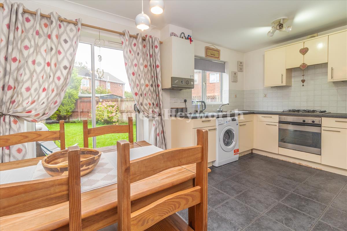 Kitchen Diner image 3