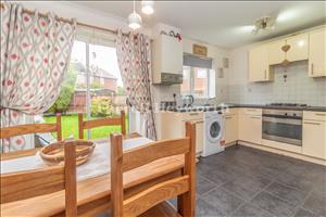 Kitchen Diner image 3
