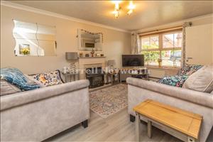 Lounge image 2