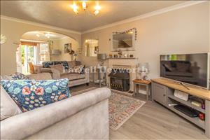 Lounge image 3