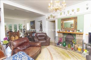 Lounge Dining