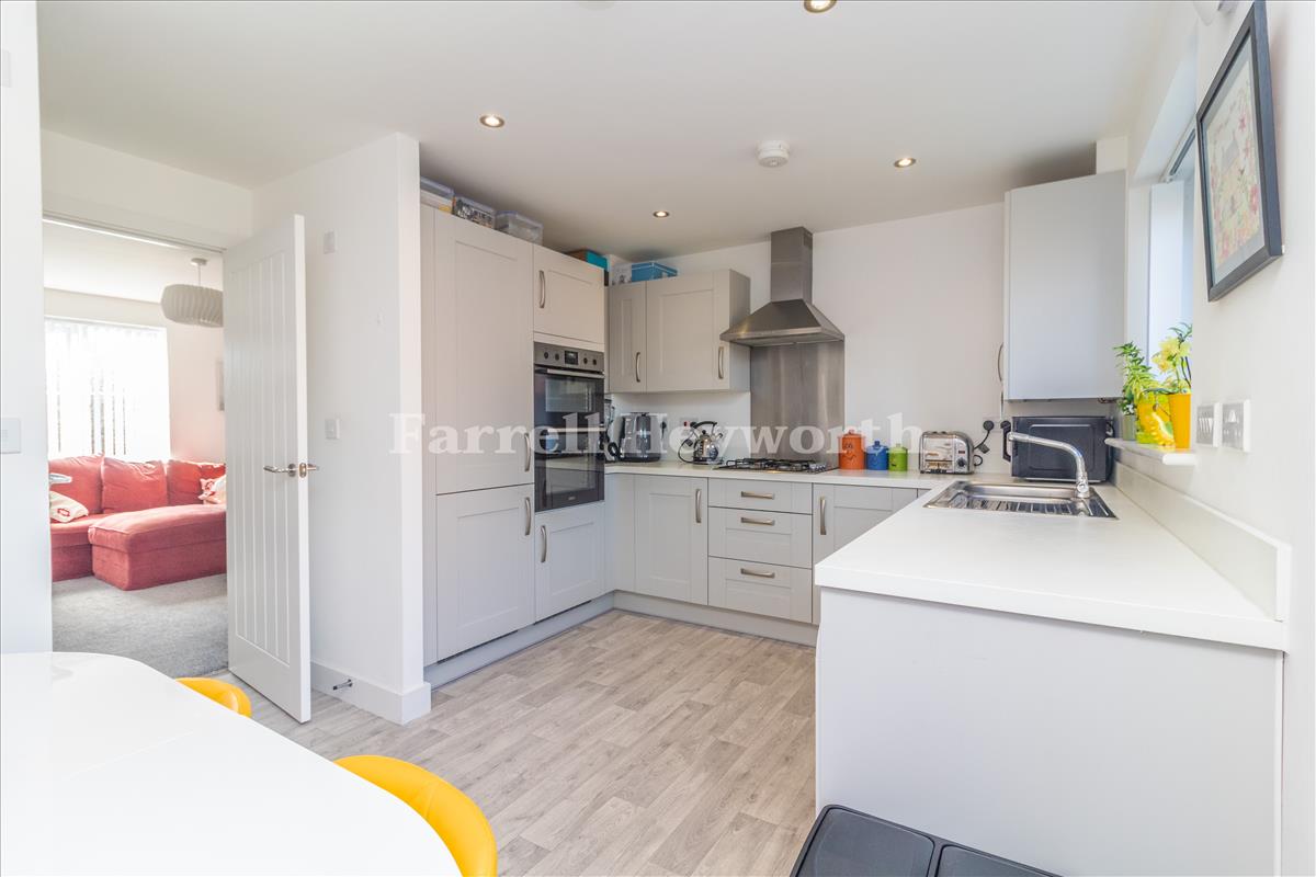 Kitchen Diner image 3